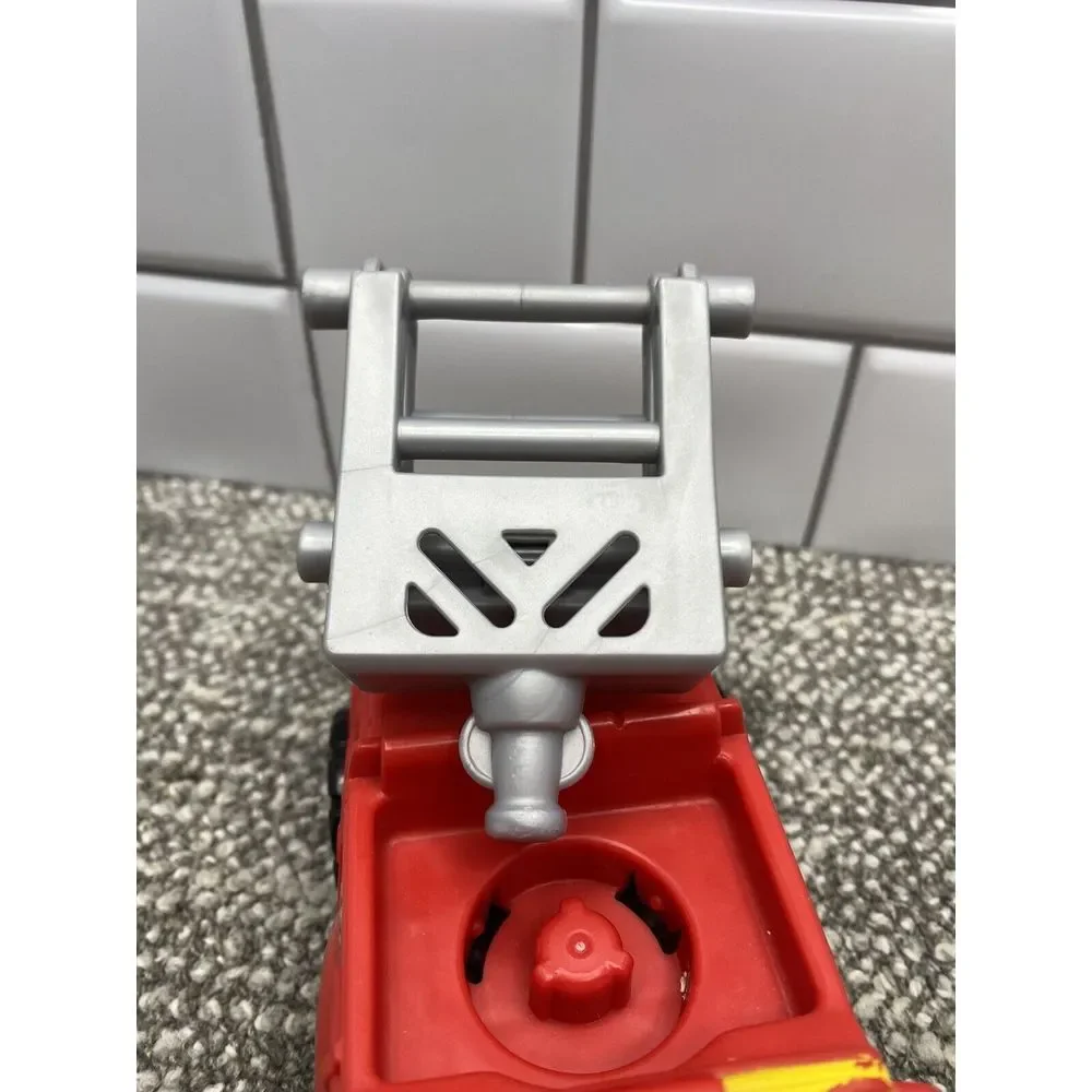 Fisher Price‎ Little People Fire Truck Plus Person Nice Set Preschool Early Fun